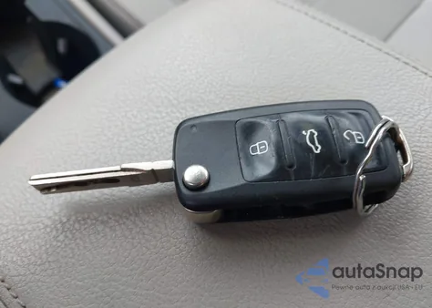 2017 Volkswagen Passat 1.8T R-Line z USA, uszkodzony, nr VIN 1VWDT7A37HC021395